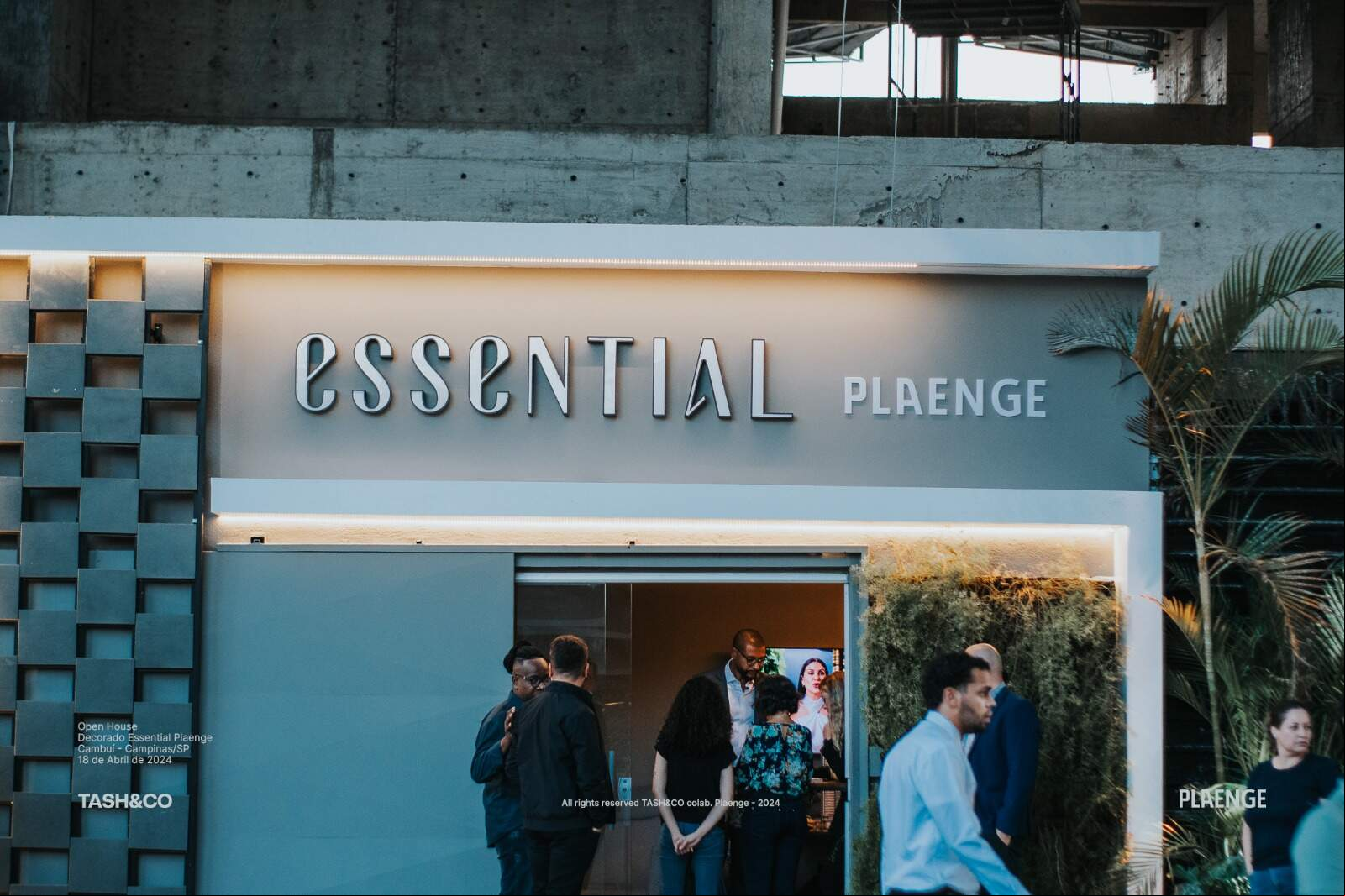 Frente do Essential em construção ganha entrada convidativa