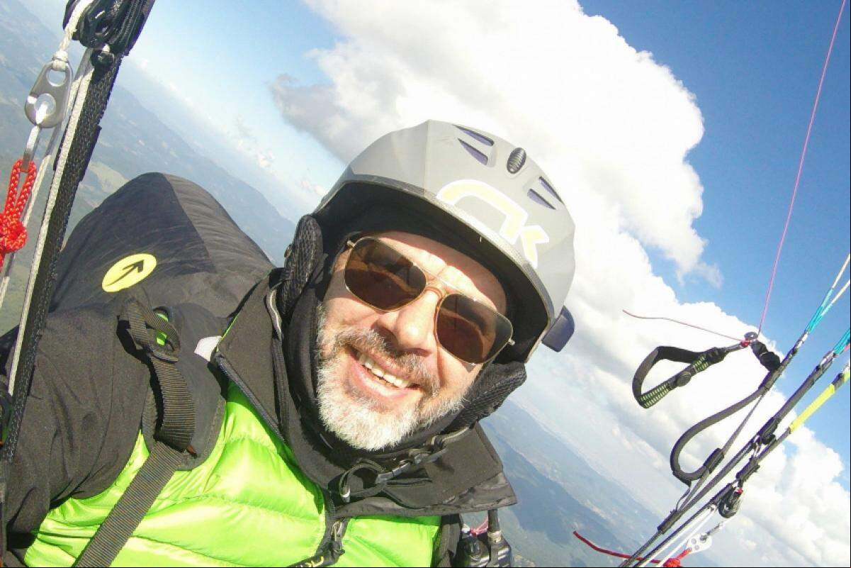 O piloto tentou abortar voo assim que decolou, mas caiu no solo 15 minutos após saltar da rampa.