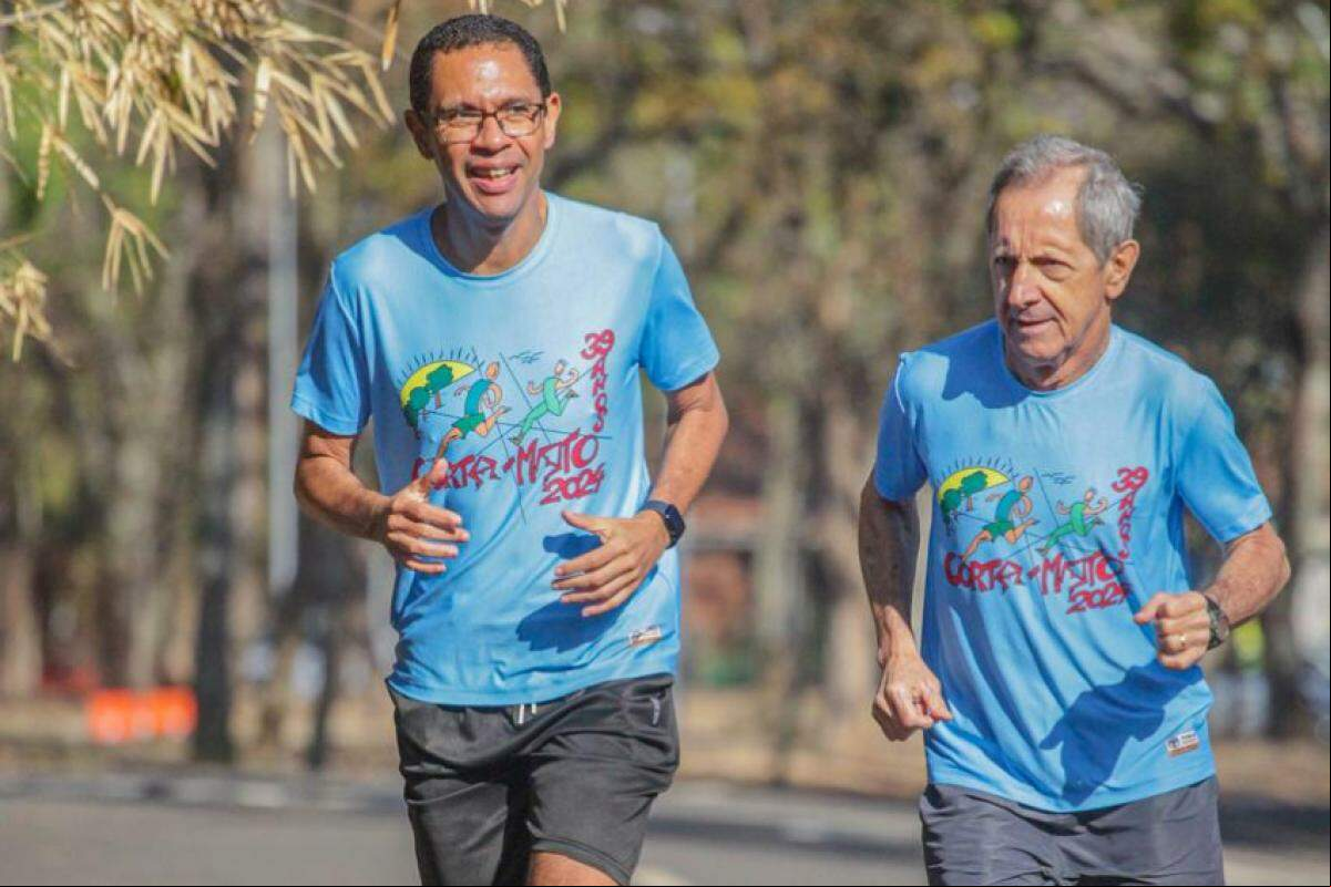 Os organizadores estão vendendo exemplares da camiseta da prova