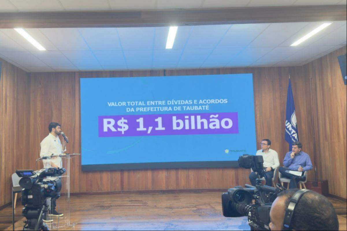 Sérgio Victor durante apresentação do diagnóstico financeiro de Taubaté