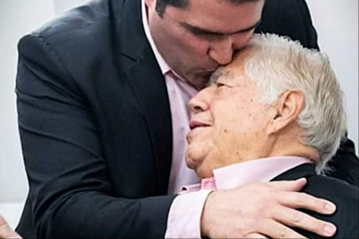 O político morreu devido à falência múltipla de órgãos, informou o filho, Newtinho.