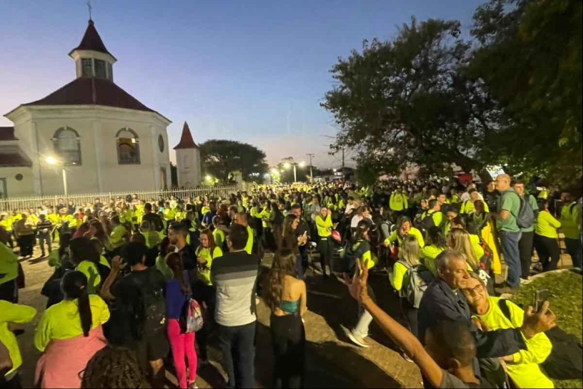 Fiéis reunidos na manhã desta quinta-feira, 22