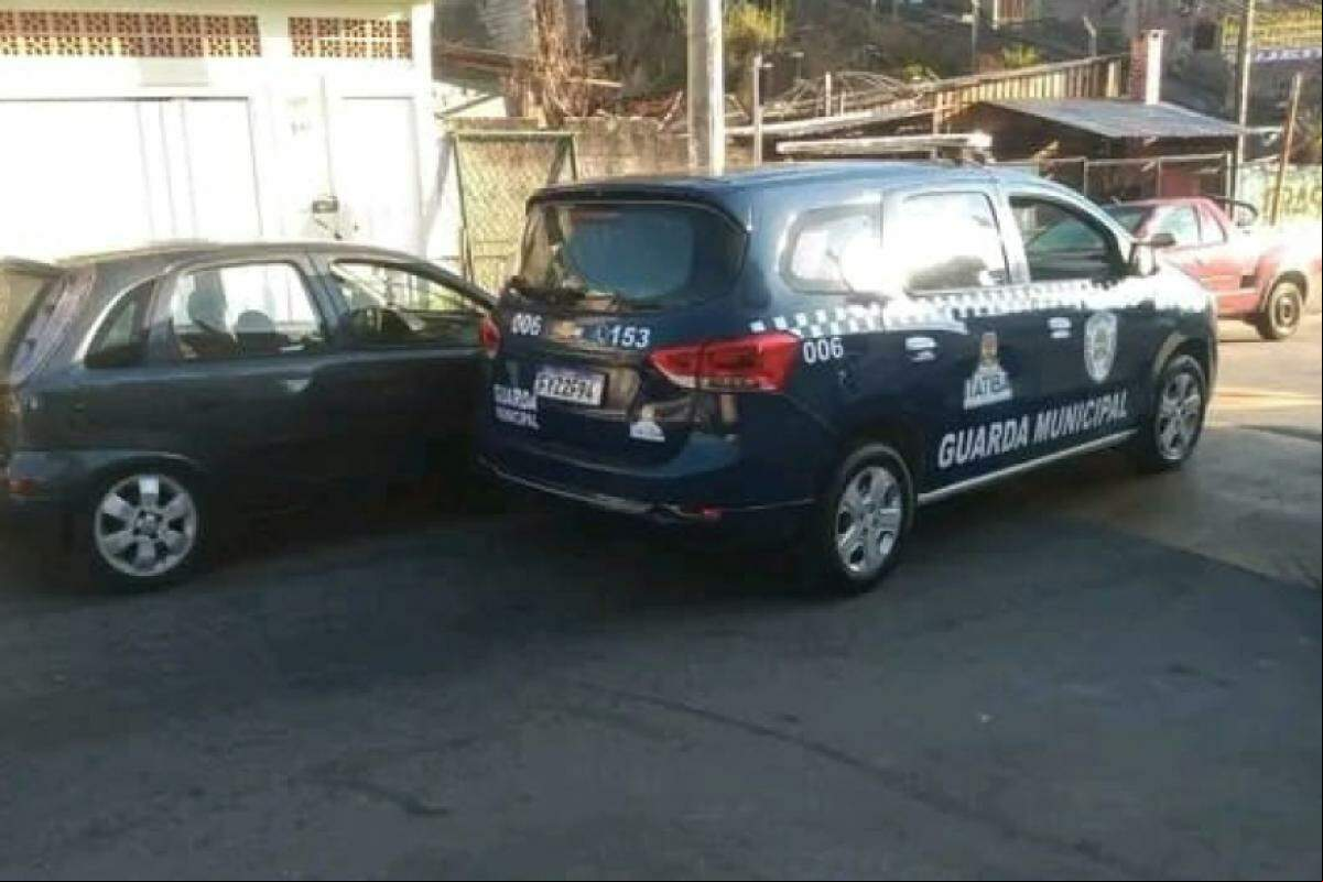 Dezenas de porções de drogas estavam sendo levadas para a biqueira