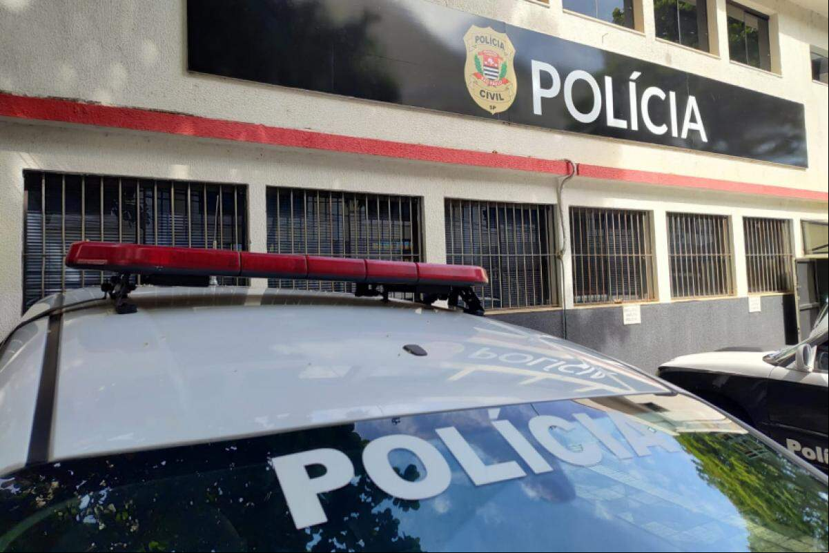 A Polícia Científica realizou perícia no condomínio e as circunstâncias da ocorrência serão investigadas pela Polícia Civil