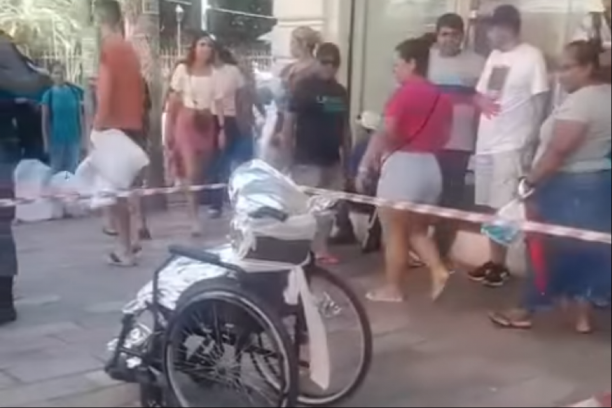 Caso chocou pedestres e comerciantes da região; idoso já estava morto havia horas, segundo a perícia.